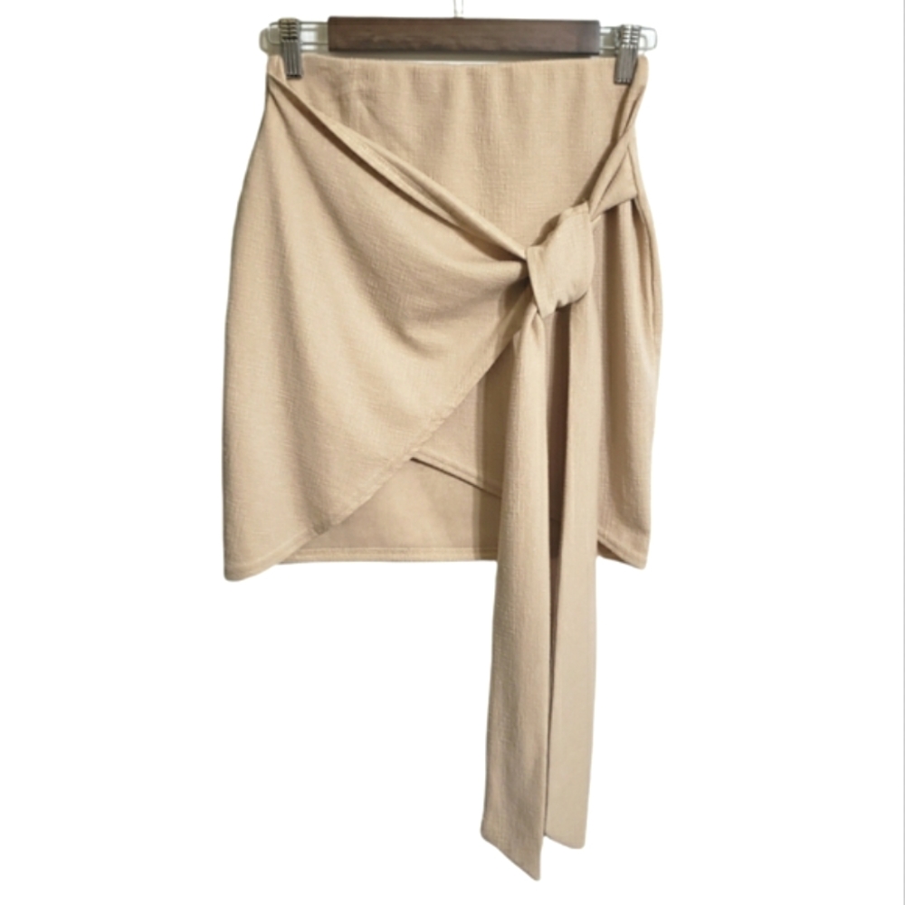 PrettyLittle Thing Stone Tie Front Textured Mini Skirt Women's Size 8 NWT